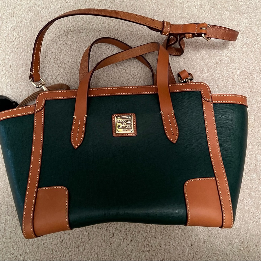 Dooney &Bourke forest green purse excellent condition  used one time only😊